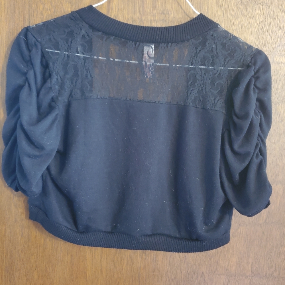 ❤ 3 for 15❤ Black lace cropped cardigan